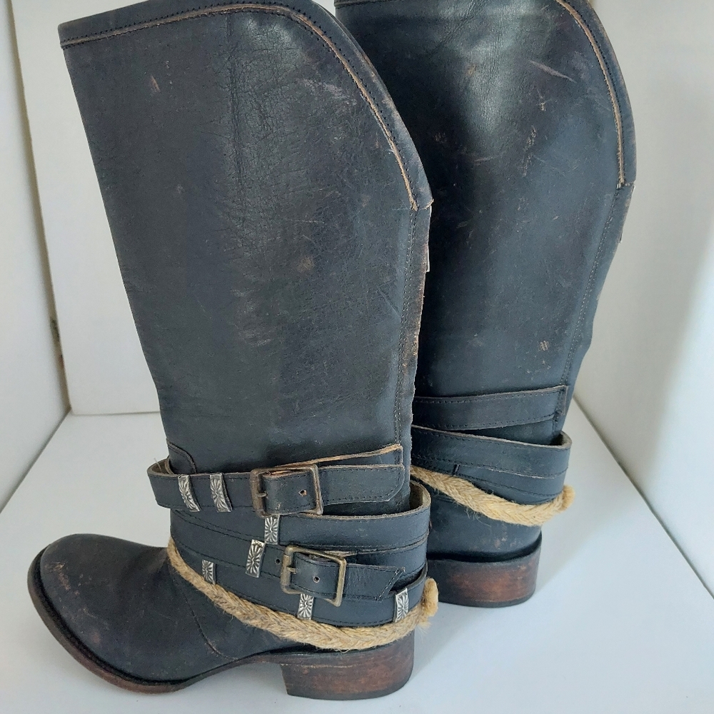 Boots - Picture 3 of 5